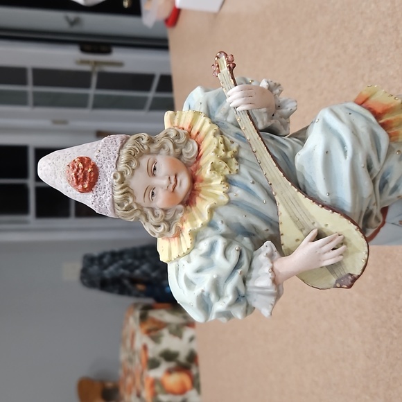 2 Elizabethan Era Musician Statues!!! - Picture 9 of 14